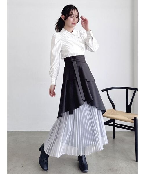 dazzlin（ダズリン）の「アシメティアードプリーツスカート（スカート・レディース・インディゴブルー/ベージュ/チャコールグレー・SMALL/MEDIUM）」の4枚目の写真