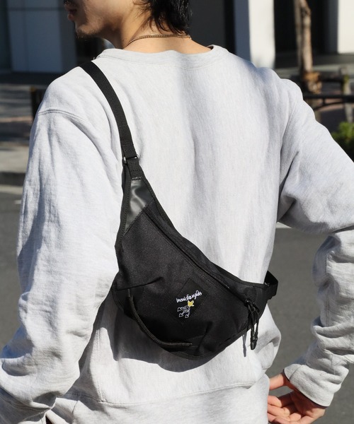 Mark Gonzales(マーク・ゴンザレス)の「【Mark Gonzales/マーク ゴンザレス】アートワークコレクション ボートフォームボディバッグ(容量:約1.5L)(ボディバッグ/ウエストポーチ・メンズ・ブラック/ネイビー・FREE)」の4枚目の写真