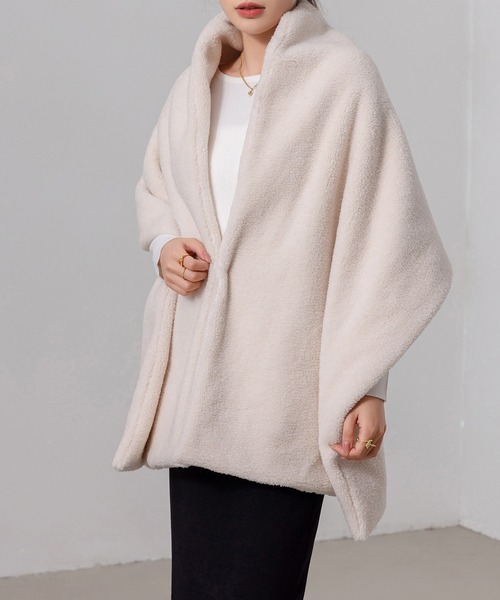 DAY CLOSET(デイ クローゼット)の「【4WAY/肩掛け/ひざ掛け/巻き/ベスト】ふっくら 大判 ボリューム ボア ストール レディース(ストール/ショール・レディース・ベージュ/ブラウン/グレー/ブラック/アイボリー・ONE SIZE)」の7枚目の写真