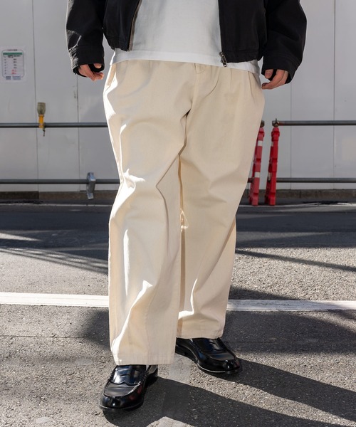 Subciety(サブサエティ)の「2tack wide balloon pants(チノパンツ・メンズ・ナチュラル/ダークネイビー/ブラック/オフホワイト・マルチサイズ)」の3枚目の写真