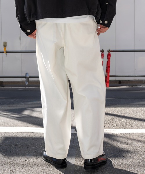 Subciety(サブサエティ)の「2tack wide balloon pants(チノパンツ・メンズ・ナチュラル/ダークネイビー/ブラック/オフホワイト・マルチサイズ)」の19枚目の写真
