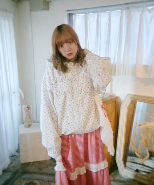 kutir(クティール)の「【クティールとレトロ】ドローコード付き花柄フリルフードパーカー(パーカー・レディース・オフホワイト/ブルー・FREE)」の15枚目の写真