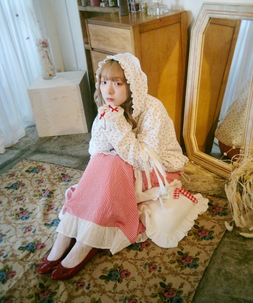 kutir(クティール)の「【クティールとレトロ】ドローコード付き花柄フリルフードパーカー(パーカー・レディース・オフホワイト/ブルー・FREE)」の3枚目の写真