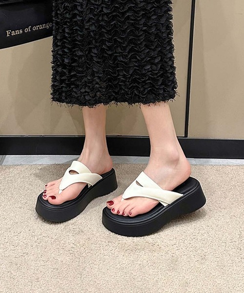 shoes365(シューズスリーシックスファイヴ)の「【shoes 365】厚底トングサンダル (SS)(サンダル・レディース・オフホワイト/ブラック・25.0cm/24.5cm/24.0cm/23.5cm/23.0cm/22.5cm)」の3枚目の写真