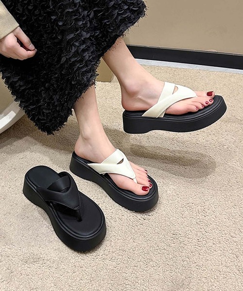 shoes365(シューズスリーシックスファイヴ)の「【shoes 365】厚底トングサンダル (SS)(サンダル・レディース・オフホワイト/ブラック・25.0cm/24.5cm/24.0cm/23.5cm/23.0cm/22.5cm)」の6枚目の写真