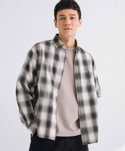 URBAN RESEARCH Sonny Label（アーバンリサーチサニーレーベル）の「吸水速乾リネン混ロングスリーブシャツ（シャツ/ブラウス・メンズ・ブラック系その他/グリーン/ブルー/ネイビー/ブルー系その他・MEDIUM/LARGE/X-LARGE）」の2枚目の写真