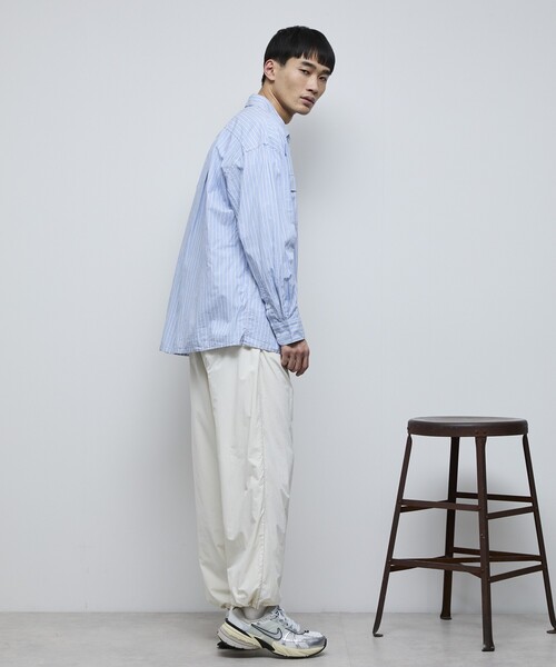 Firsthand（ファーストハンド）の「MA Firsthand/マ ファーストハンド BASICロゴ刺繍 オーバーサイズ ブロードワークシャツ ストライプ / レギュラーカラーシャツ / ダブルポケット 長袖シャツ（シャツ/ブラウス・メンズ・サックスブルー/ホワイト・L/M/MEDIUM/LARGE）」の18枚目の写真