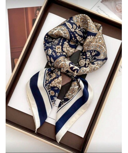 ARTIFICIAL SWEETENER（アーティフィシャル　スウィートナー）の「【 ARTIFICIAL SWEETENER 】シルクタッチレトロ柄スカーフ（バンダナ/スカーフ・レディース・ブラック系1/ライトグリーン/グリーン系1/ブラウン系1/ブラック系4/ブラック系2/ライトブルー/ブラック系3/ブラック系5/ブラウン系2/ターコイズブルー/ブラック×ホワイト/バーガンディー/ネイビー/オレンジ/ホワイト×ブラック/ホワイト×ブルー/ブルー系1/ベージュ/ホワイト系1/キャメル/レッド・FREE）」の18枚目の写真