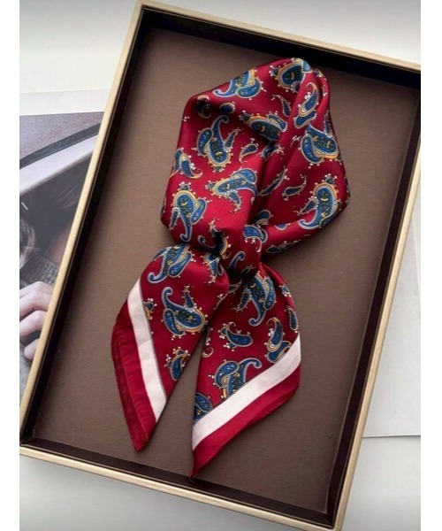 ARTIFICIAL SWEETENER（アーティフィシャル　スウィートナー）の「【 ARTIFICIAL SWEETENER 】シルクタッチレトロ柄スカーフ（バンダナ/スカーフ・レディース・ブラック系1/ライトグリーン/グリーン系1/ブラウン系1/ブラック系4/ブラック系2/ライトブルー/ブラック系3/ブラック系5/ブラウン系2/ターコイズブルー/ブラック×ホワイト/バーガンディー/ネイビー/オレンジ/ホワイト×ブラック/ホワイト×ブルー/ブルー系1/ベージュ/ホワイト系1/キャメル/レッド・FREE）」の20枚目の写真