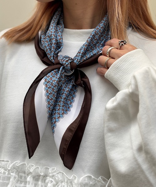 ARTIFICIAL SWEETENER（アーティフィシャル　スウィートナー）の「【 ARTIFICIAL SWEETENER 】シルクタッチレトロ柄スカーフ（バンダナ/スカーフ・レディース・ブラック系1/ライトグリーン/グリーン系1/ブラウン系1/ブラック系4/ブラック系2/ライトブルー/ブラック系3/ブラック系5/ブラウン系2/ターコイズブルー/ブラック×ホワイト/バーガンディー/ネイビー/オレンジ/ホワイト×ブラック/ホワイト×ブルー/ブルー系1/ベージュ/ホワイト系1/キャメル/レッド・FREE）」の15枚目の写真