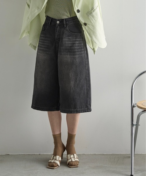 THE YOn（ザヨン）の「ガウチョデニムパンツ（デニムパンツ・レディース・ブラック/ライトブルー・M/S）」の3枚目の写真