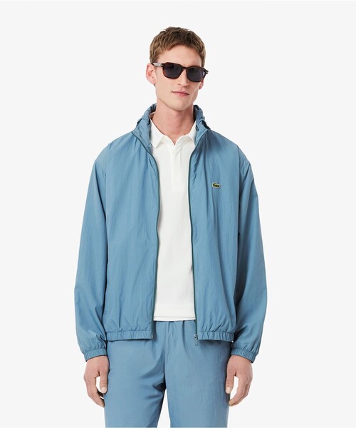 LACOSTE(ラコステ)の「ベーシックトラックジャケット(ブルゾン・メンズ・ブラック/グレイッシュブルー・46/48/50/52)」の1枚目の写真