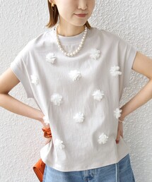 【WEB限定】フラワー モチーフ クルーネック TEE