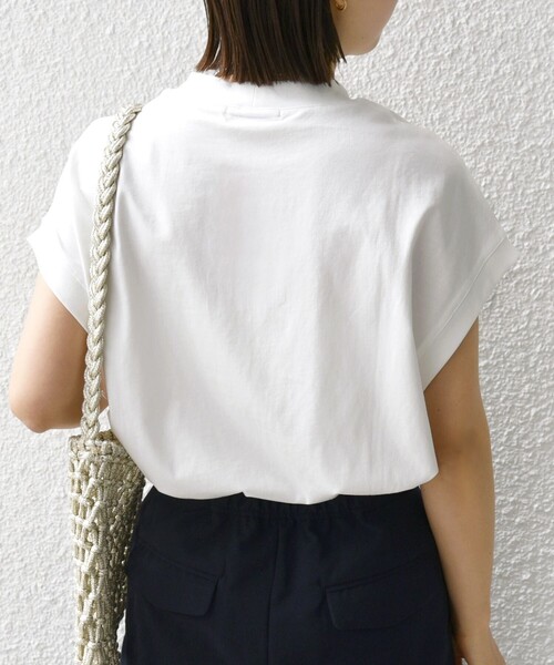 SHIPS(シップス)の「【WEB限定】フラワー モチーフ クルーネック TEE(Tシャツ/カットソー・レディース・ベージュ/オフホワイト/チャコールグレー・ONE SIZE)」の6枚目の写真