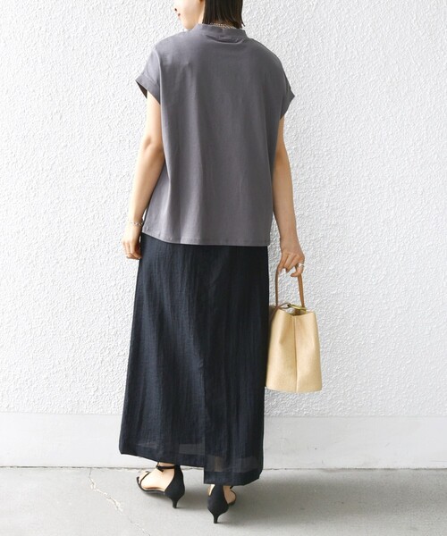 SHIPS(シップス)の「【WEB限定】フラワー モチーフ クルーネック TEE(Tシャツ/カットソー・レディース・ベージュ/オフホワイト/チャコールグレー・ONE SIZE)」の14枚目の写真