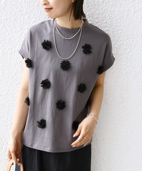 セール】【WEB限定】フラワー モチーフ クルーネック TEE（T