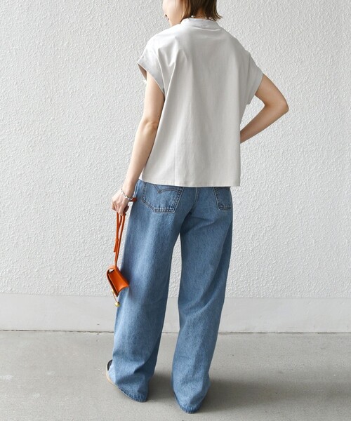 SHIPS(シップス)の「【WEB限定】フラワー モチーフ クルーネック TEE(Tシャツ/カットソー・レディース・ベージュ/オフホワイト/チャコールグレー・ONE SIZE)」の22枚目の写真