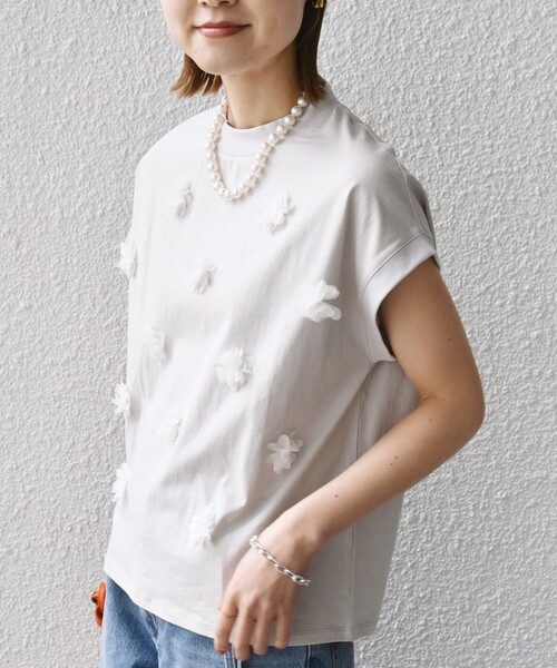 セール】【WEB限定】フラワー モチーフ クルーネック TEE（T