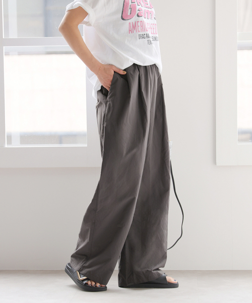 JOURNAL STANDARD relume(ジャーナルスタンダード レリューム)の「【MULTI FUNC+】撥水 / UVカット / 接触冷感 / ナイロンギャザーパンツ(その他パンツ・レディース・チャコールグレー/ネイビー/アイボリー・36/38)」の3枚目の写真