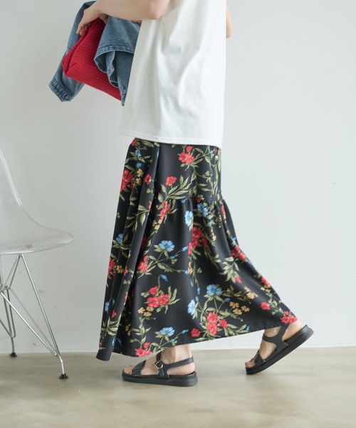 Shelly island（シェリーアイランド）の「フラワープリントティアードスカート（スカート・レディース・ホワイト/ブラック・FREE）」の6枚目の写真