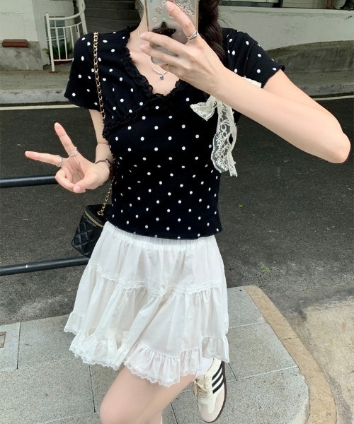 gossip！ロサンゼルス（ゴシップロサンゼルス）の「Y2K ドットレース VネックTシャツ（Tシャツ/カットソー・レディース・ブラック・FREE）」の6枚目の写真