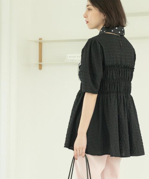 OPAQUE.CLIP（オペークドットクリップ）の「シャーリングペプラムブラウス【洗濯機洗い可】（シャツ/ブラウス・レディース・ホワイト/ブラック/ブルー・38/40/42）」の20枚目の写真