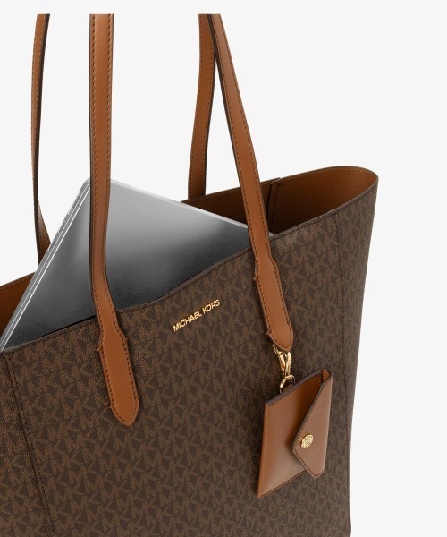 MICHAEL KORS（マイケルコース）の「VINCENT トート ウィズ カードケース アタッチ ラージ - MKシグネチャー（トートバッグ・レディース・ブラウン・FREE）」の8枚目の写真