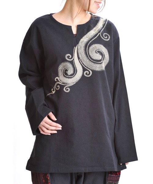 MARAI(マーライ)の「ぐるりん柄 キーネック 長袖プルオーバー(Tシャツ/カットソー・レディース・ブラウン/ブラック/レンガ・FREE)」の1枚目の写真