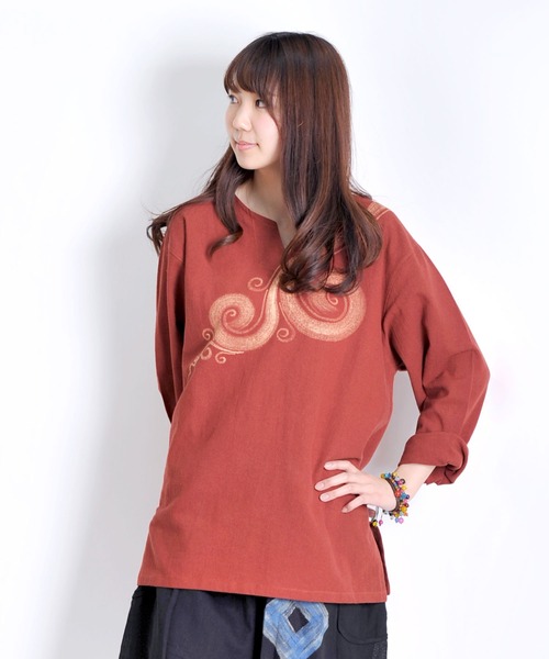 MARAI(マーライ)の「ぐるりん柄 キーネック 長袖プルオーバー(Tシャツ/カットソー・レディース・ブラウン/ブラック/レンガ・FREE)」の9枚目の写真