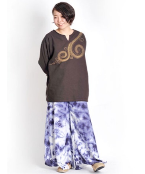 MARAI(マーライ)の「ぐるりん柄 キーネック 長袖プルオーバー(Tシャツ/カットソー・レディース・ブラウン/ブラック/レンガ・FREE)」の7枚目の写真