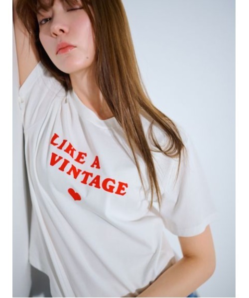 LILY BROWN(リリーブラウン)の「“LIKE A VINTAGE”Tシャツ(Tシャツ/カットソー・レディース・ホワイト/チャコールグレー/ブルー/レッド・FREE)」の1枚目の写真