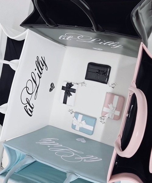 lilLilly(リルリリー)の「プレゼントボックスレザーウォレット(財布・レディース・ブラック/ブルー/ホワイト・FREE)」の8枚目の写真