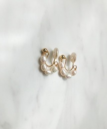 TIMELESS&THREE（タイムレスアンドスリー）の「4粒淡水パールコイルクリップフープイヤリング（イヤリング）」