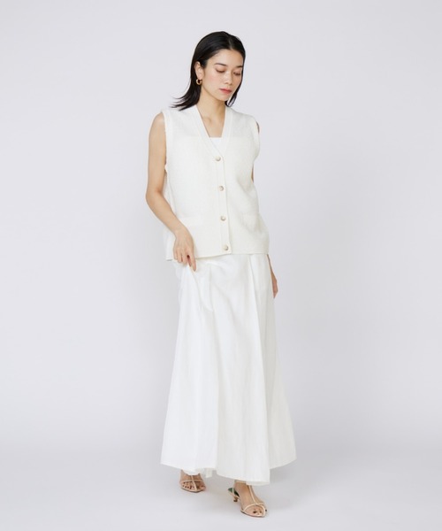 INED（イネド）の「Vネックニットジレ（カーディガン/ボレロ・レディース・ベージュ/オフホワイト・9号）」の9枚目の写真