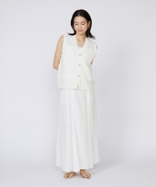 INED（イネド）の「Vネックニットジレ（カーディガン/ボレロ・レディース・ベージュ/オフホワイト・9号）」の8枚目の写真