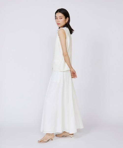 INED（イネド）の「Vネックニットジレ（カーディガン/ボレロ・レディース・ベージュ/オフホワイト・9号）」の7枚目の写真