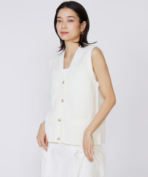 INED（イネド）の「Vネックニットジレ（カーディガン/ボレロ・レディース・ベージュ/オフホワイト・9号）」の16枚目の写真