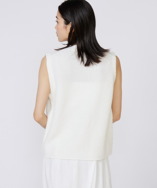 INED（イネド）の「Vネックニットジレ（カーディガン/ボレロ・レディース・ベージュ/オフホワイト・9号）」の15枚目の写真