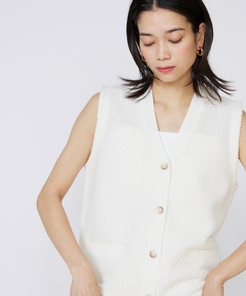 INED（イネド）の「Vネックニットジレ（カーディガン/ボレロ・レディース・ベージュ/オフホワイト・9号）」の14枚目の写真