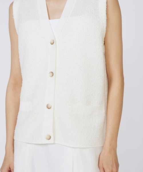 INED（イネド）の「Vネックニットジレ（カーディガン/ボレロ・レディース・ベージュ/オフホワイト・9号）」の13枚目の写真