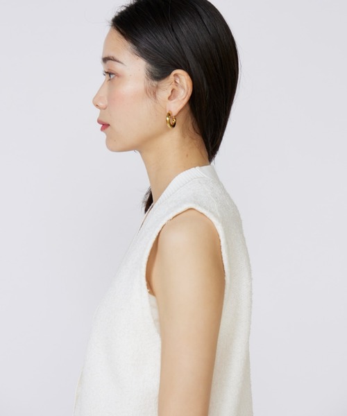 INED（イネド）の「Vネックニットジレ（カーディガン/ボレロ・レディース・ベージュ/オフホワイト・9号）」の12枚目の写真