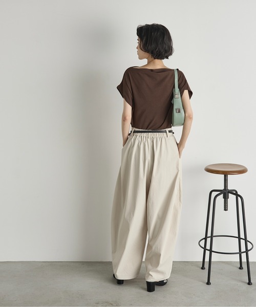 THE YOn（ザヨン）の「ギャザードレープオフショルTシャツ（Tシャツ/カットソー・レディース・アイボリー/ブラック/ブラウン・FREE）」の12枚目の写真