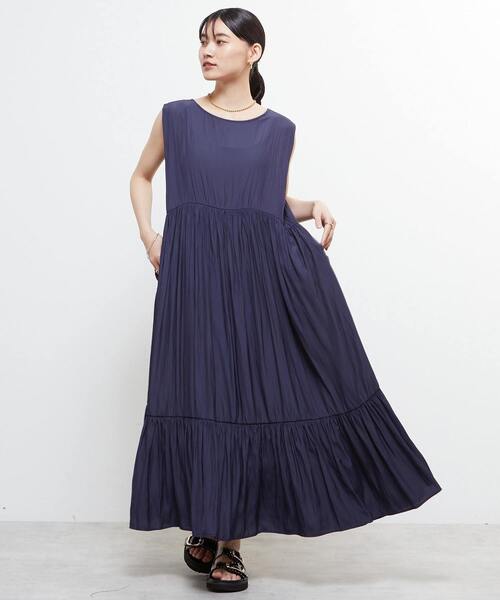 SOFFITTO(ソフィット)の「ボートネックギャザーティアードワンピース(ワンピース・レディース・ネイビー/チェリーピンク・M/S)」の1枚目の写真