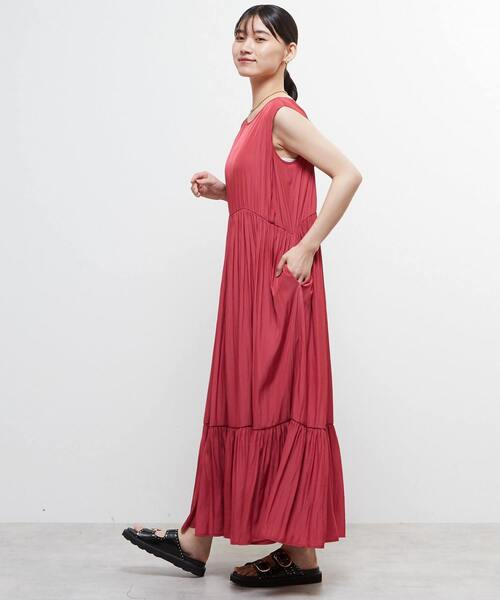 SOFFITTO(ソフィット)の「ボートネックギャザーティアードワンピース(ワンピース・レディース・ネイビー/チェリーピンク・M/S)」の5枚目の写真