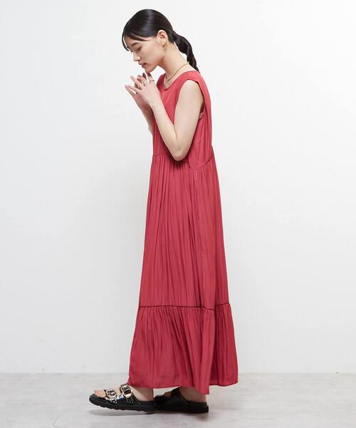 SOFFITTO(ソフィット)の「ボートネックギャザーティアードワンピース(ワンピース・レディース・ネイビー/チェリーピンク・M/S)」の6枚目の写真