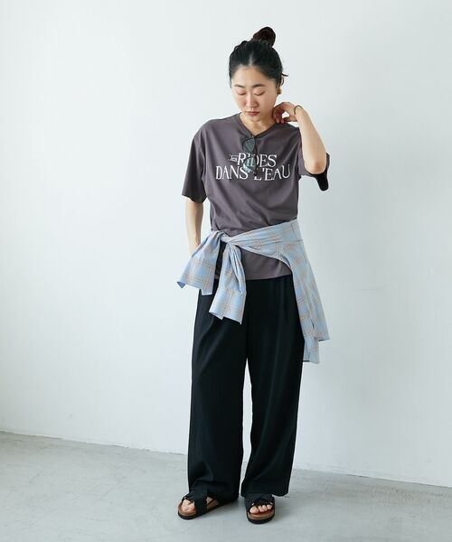 le.coeur blanc（ルクールブラン）の「《手洗い可能》RIDES DANS L'EAUロゴTシャツ（Tシャツ/カットソー・レディース・オフホワイト/ブラウン/ライトグリーン/ダークグレー・38）」の6枚目の写真