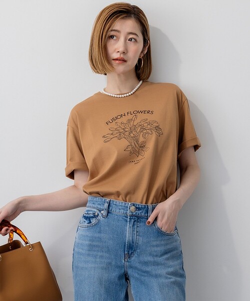 23区 L(ニジュウサンクオオキイサイズ)の「【洗える】JANE PACKERコラボ フラワー刺繍 Tシャツ(Tシャツ/カットソー・レディース・ホワイト系/グレー系/黄土色系/モスグリーン系・44/46)」の3枚目の写真