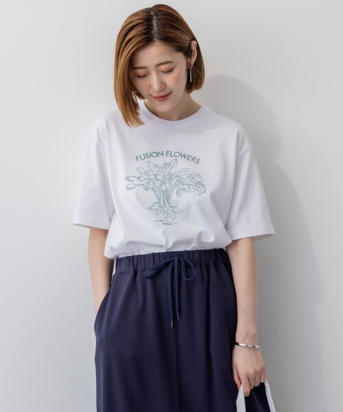 23区 L(ニジュウサンクオオキイサイズ)の「【洗える】JANE PACKERコラボ フラワー刺繍 Tシャツ(Tシャツ/カットソー・レディース・ホワイト系/グレー系/黄土色系/モスグリーン系・44/46)」の4枚目の写真