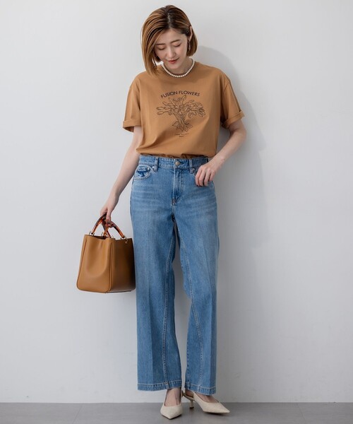 23区 L(ニジュウサンクオオキイサイズ)の「【洗える】JANE PACKERコラボ フラワー刺繍 Tシャツ(Tシャツ/カットソー・レディース・ホワイト系/グレー系/黄土色系/モスグリーン系・44/46)」の5枚目の写真