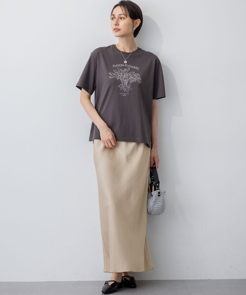 23区 L(ニジュウサンクオオキイサイズ)の「【洗える】JANE PACKERコラボ フラワー刺繍 Tシャツ(Tシャツ/カットソー・レディース・ホワイト系/グレー系/黄土色系/モスグリーン系・44/46)」の11枚目の写真